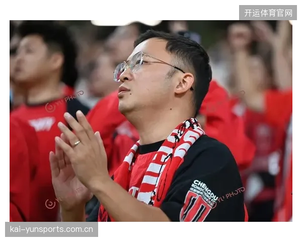 从“金杯合影”的梦想到现实——球迷如何在赛场上留下永久记忆